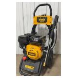 DEWALT 3400 PSI 2.5 GPM Gas Pressure Washer
