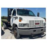 2005 GMC C5500 Flatbed Truck