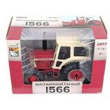 1/16 Ertl International Farmall 1566 Tractor with