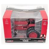1/16 Ertl International Harvester 1066 Tractor wit