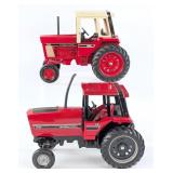 1/16 Ertl International 1586 Tractor and Internati