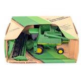 1/28 Ertl John Deere 9600 Combine with Corn & Grai