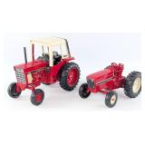 1/16 Ertl International 1586 and International Row