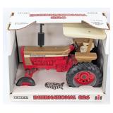 1/16 Ertl International 826 Golden Demonstrator Tr