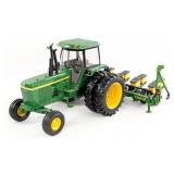 1/16 Ertl John Deere 4630 Tractor with 6-Row Plant