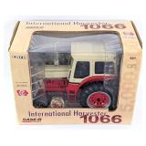 1/16 Ertl International Harvester 1066 Tractor 5 M