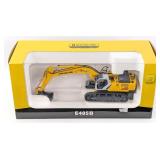 1/32 Universal Hobbies New Holland E485B Excavator