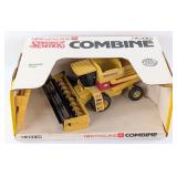1/32 Ertl New Holland Combine w/ Both Heads