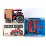 1/16 Ertl Case International 5130 and IH Winged Di