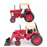 1/16 Ertl International 1586 Tractor with Loader a