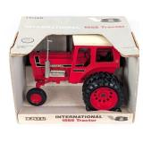1/16 Ertl International 1568 V8 Tractor with Duals