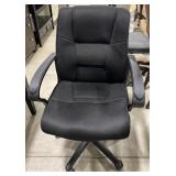 (L) Rolling Padded Desk Chair