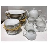 (H) Set of Arzberg dish ware including 15 plates