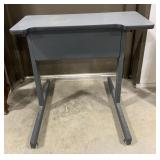 (Q) Desk 26"x27.5"