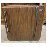(Q) Vintage Sanyo Dorm Fridge 18.5"x18.5"