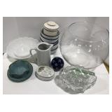(Q) Large lot of glassware including bowls, small