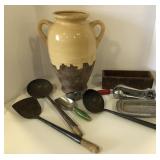 (EE) Lot of vintage kitchen tools, utensils and