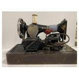 (AK) Vintage SInger Sewing Machine with Cover