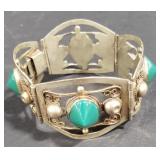 (AK) Sterling Bracelet Green Onyx weighs 35 grams