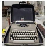 (AT) Vintage Sterling Smith Corona Typewriter in