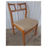 (Z) Vintage Wooden d-scan Chair measuring 18" x