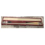 (AN) pool cue in red hard case