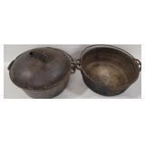 (Y)  Cast iron 2  (Wagner Ware) #5 Qt. W/ lid