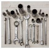 (Z) Socket Wrench & Sockets