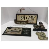 (AN) Lot of small wooden signs