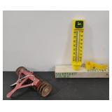 (E)  John Deere Fahrenheit Celsius / Tractor