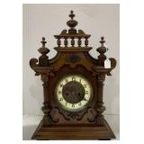 (V) Vintage Shelf Clock
