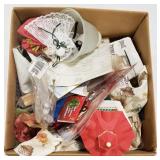 (V) Box Items Mini Bouquet Flowers Figurines How