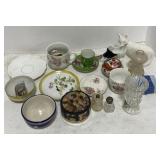 (V) Flat Tea Cups Small Glass Vase Salt Shaker