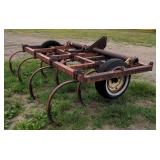 Krause 790 chisel plow, 10.5