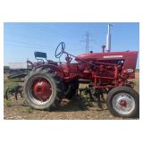 McCormick FARMALL 140 T Cultivator w/ cover