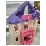 Step 2 Blow Mold 46" Outdoor Dollhouse