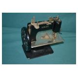 Vintage Singer Sew Handy Childs Toy Sewing Machine