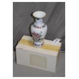 Lenox 7-5/8" Tall Porcelain Martha Washington Vase