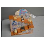 Calico Kittens A Bredd Apart Display & 6 Figures
