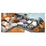 Lot Vrious Kitchen Service Items, Bowls & More