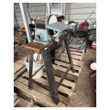 Delta Table Sander on Stand, bldg:green