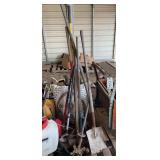 Post Hole Diggers 6' & Assorted Shovels, bldg:green