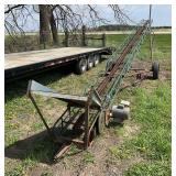 John Deere 25' hay elevator with heavy duty chain & 1 1/2 hp motor, row:3