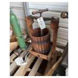 Antique Wine Press, bldg:green