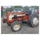 International 424 Tractor