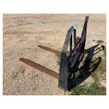 Skid steer mount pallet forks