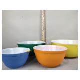 Four piece Pyrex nesting bowls
