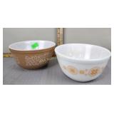 Pyrex mixing bowls (2)