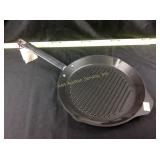 Villaware skillet, like new condition