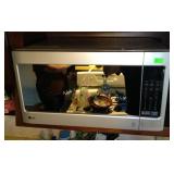 LG counter top microwave - like new
